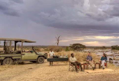 Sayari Serengeti sundowners by the river