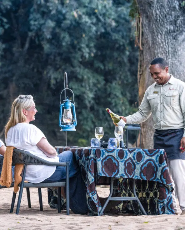 Lake Victoria, waiter serving drinks, table setup