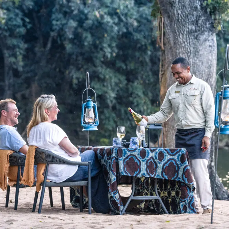 Lake Victoria, waiter serving drinks, table setup