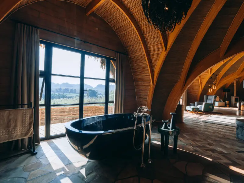 Wilderness Bisate Bathroom interior with a view