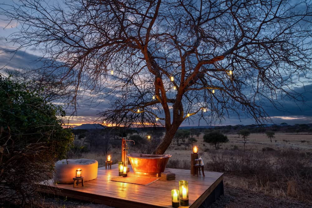The outdoor bathtub at Oliver’s Camp