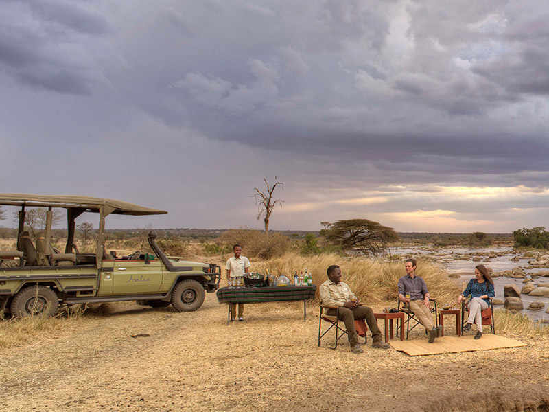 Sayari Serengeti sundowners by the river