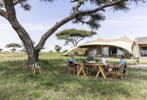 2 couples eating lunch at Namiri Plains