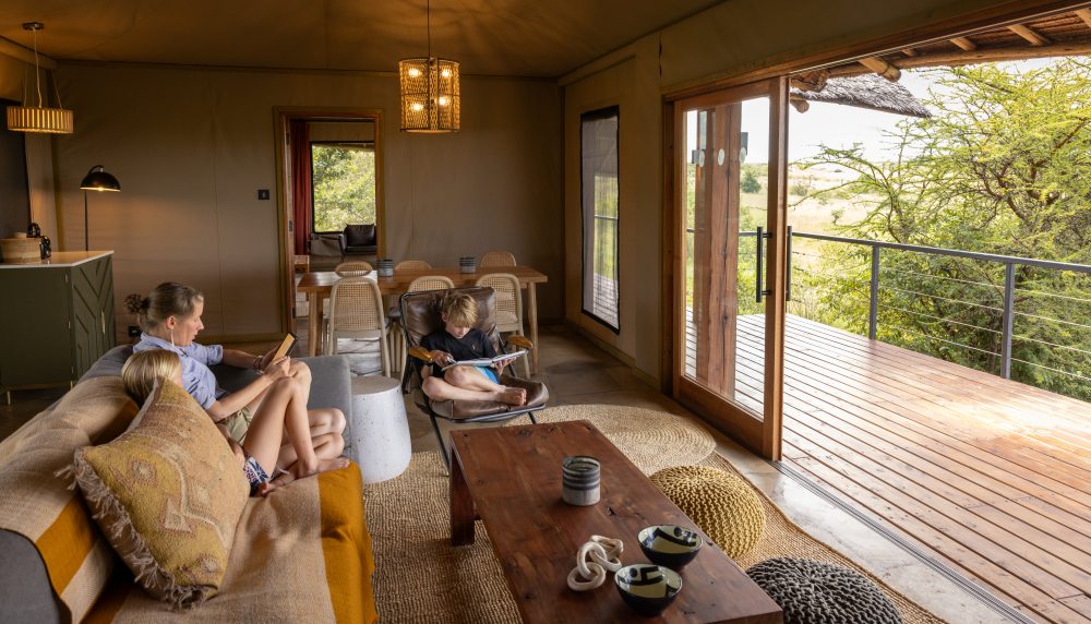 Le salon commun de la suite familiale Naboisho Camp, Mara Naboisho Conservancy, Kenya.